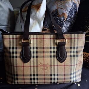 💯 Authentic Burberry Classic Checkered Tote Bag